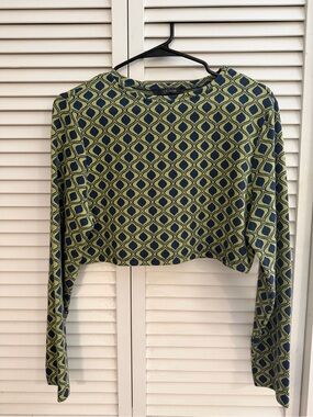 Geometric Crop Long-Sleeve Top in Olive and Navy - No Brand